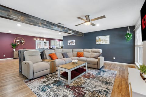 DFW Mid-Cities Oasis with Pool, Hot Tub and Fire Pit House in Hurst