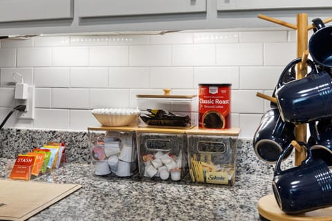 DFW Mid-Cities Oasis with Pool, Hot Tub and Fire Pit House in Hurst