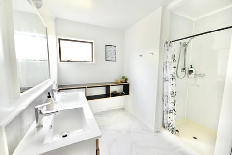 Tamarillo Bach - Coastal Comfort Apartment in Northland