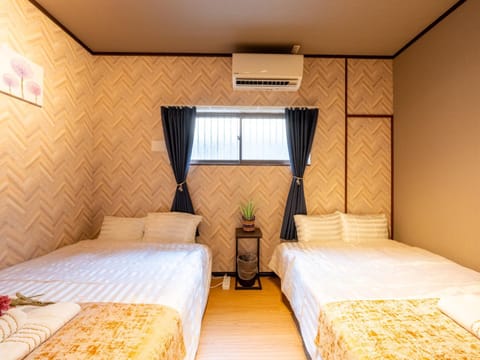 Bed, Photo of the whole room, Bedroom, air conditioner