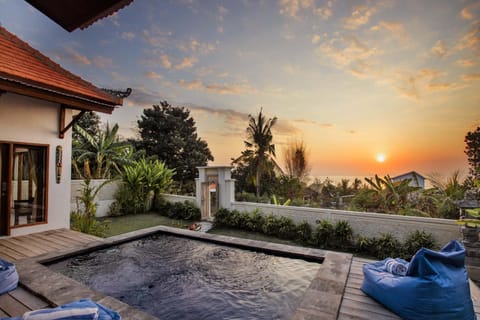 Natural landscape, Garden, Garden view, Pool view, Sea view, Swimming pool, Sunset, sunbed