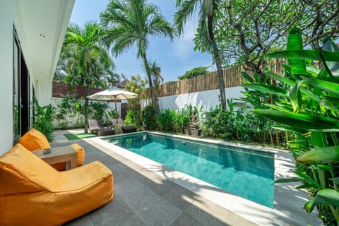 Day, Seating area, Garden view, Pool view, Swimming pool, sunbed