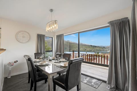 Natural landscape, View (from property/room), Seating area, Dining area, Mountain view
