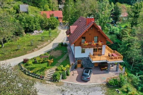Property building, Spring, Day, Neighbourhood, Natural landscape, Bird's eye view, Garden, Location, Parking