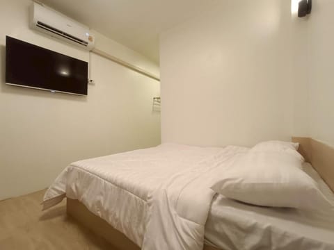 Bed, TV and multimedia, Bedroom, air conditioner