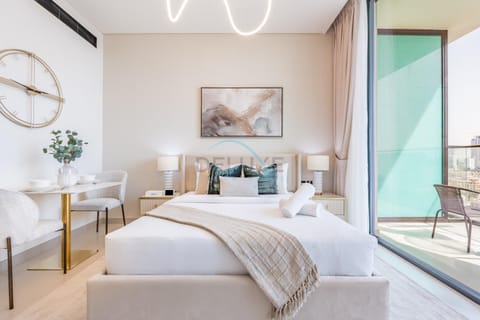 Bed, Dining area, Bedroom