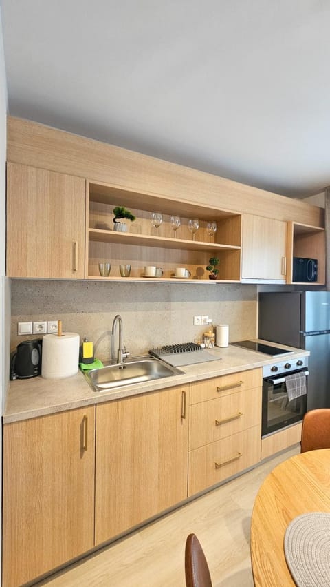 Coffee/tea facilities, Kitchen or kitchenette, oven, stove, toaster