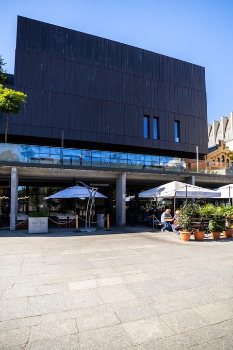 Property building, Day, Location