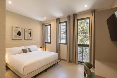 Bed, TV and multimedia, Seating area