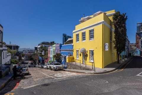 Neighbourhood, Street view, Shopping Area, Parking