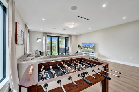 Upscale 4 BDRM Retreat - Mins to Las Olas & Beach House in Fort Lauderdale