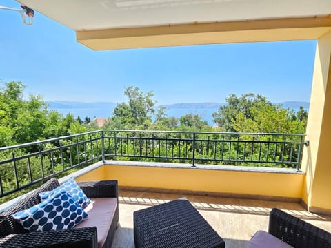 Natural landscape, View (from property/room), Balcony/Terrace, Seating area, Mountain view, Sea view