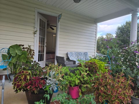 2066 Hawkins Mill Road Bed and Breakfast in Lynchburg