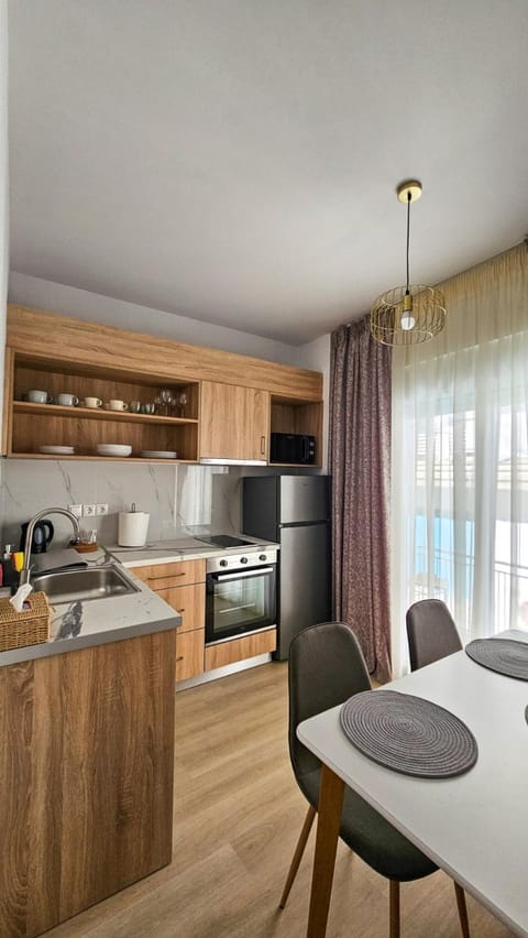 Kitchen or kitchenette, Dining area, oven, stove, toaster