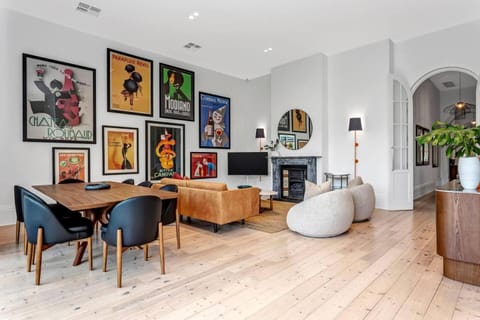 TV and multimedia, Living room, Decorative detail, Seating area, Dining area
