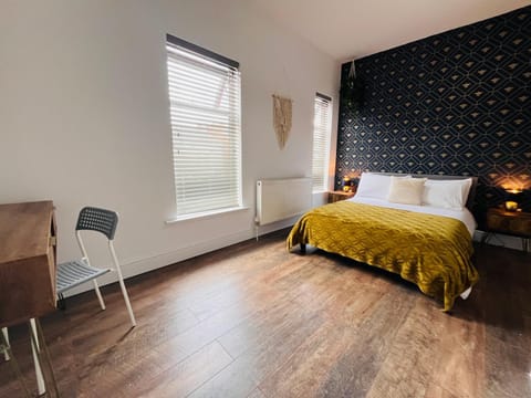 Stylish 5BR 5BA Home in Salford Street Parking House in England
