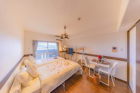 Bed, Living room, Photo of the whole room, Bedroom