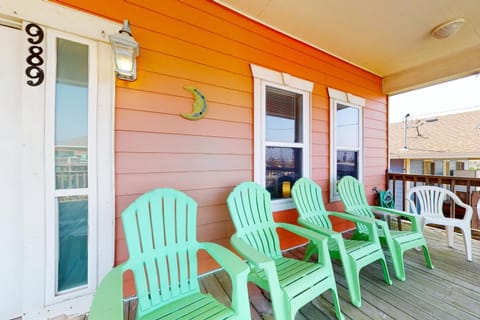 Dream Steps to Beach Pet Friendly Family Fun House in Bolivar Peninsula