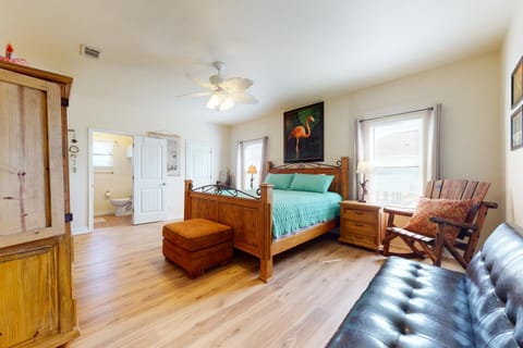 Dream Steps to Beach Pet Friendly Family Fun House in Bolivar Peninsula