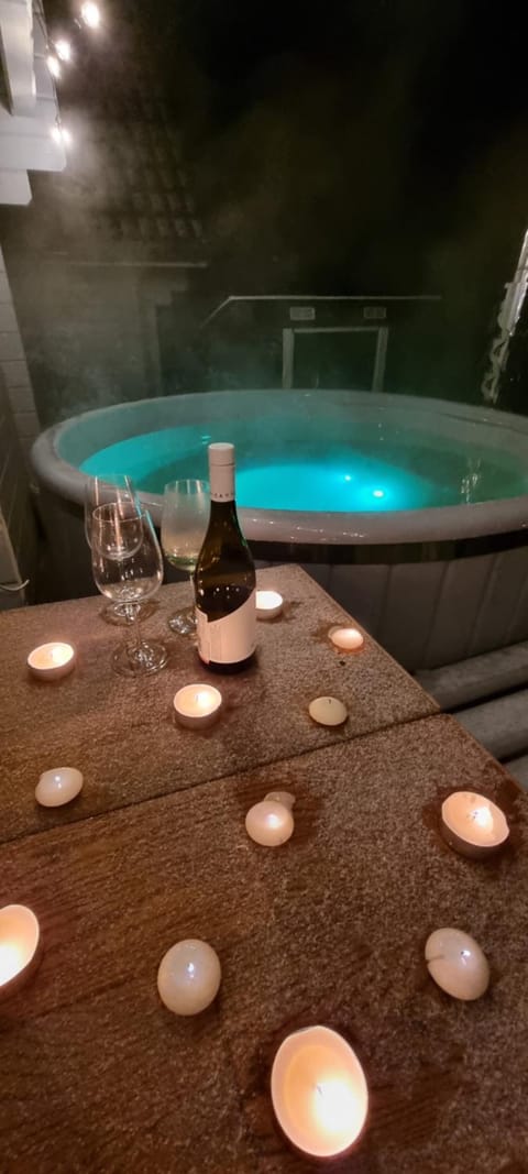 Hot Tub, Hot Tub