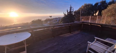 Property building, Balcony/Terrace, Balcony/Terrace, Sea view