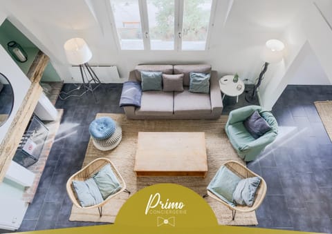 Living room, Seating area