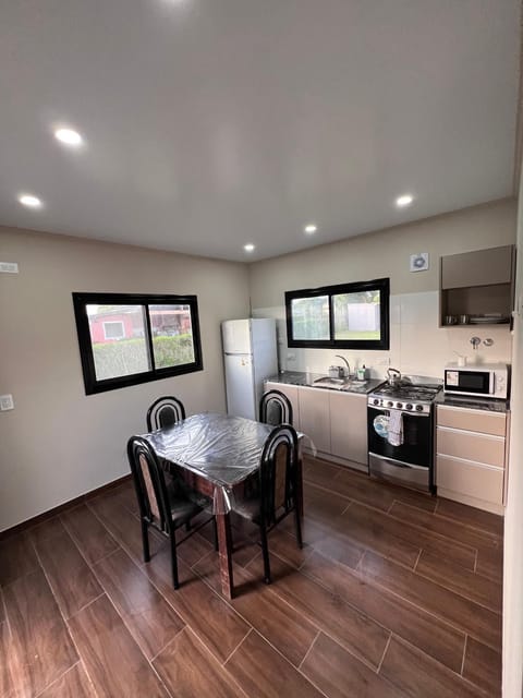 Kitchen or kitchenette, Dining area, oven, stove
