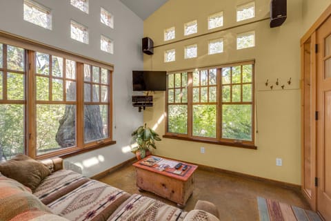 Creekside Guest Cottage - 61 E 200- 1 Bed House in Moab
