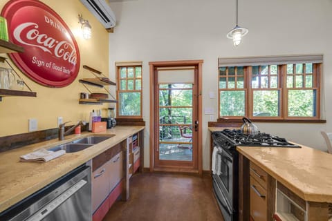 Creekside Guest Cottage - 61 E 200- 1 Bed House in Moab