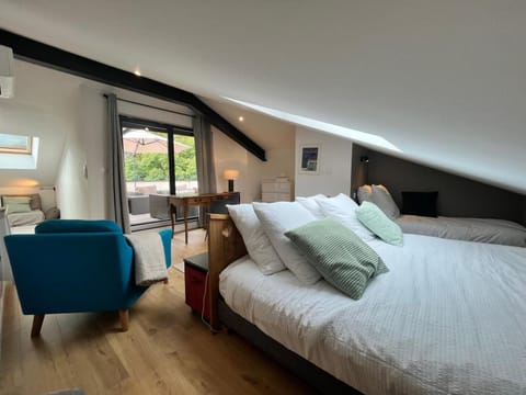 Bed, Photo of the whole room, Bedroom