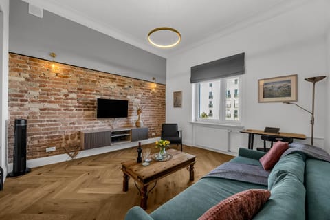 Communal lounge/ TV room, Living room, Seating area, Evening entertainment