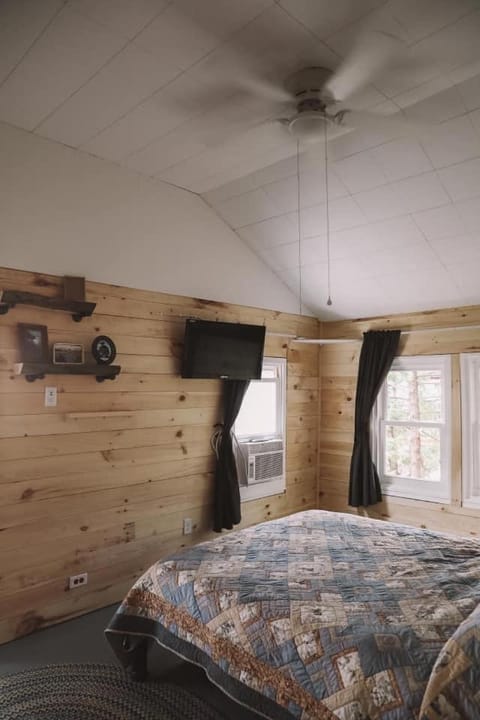 Beautiful Lake Champlain Lake Home with Private Beach House in Ferrisburgh