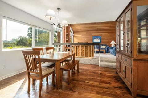 Hot Tub Pool 3Bed Home House in Cardiff