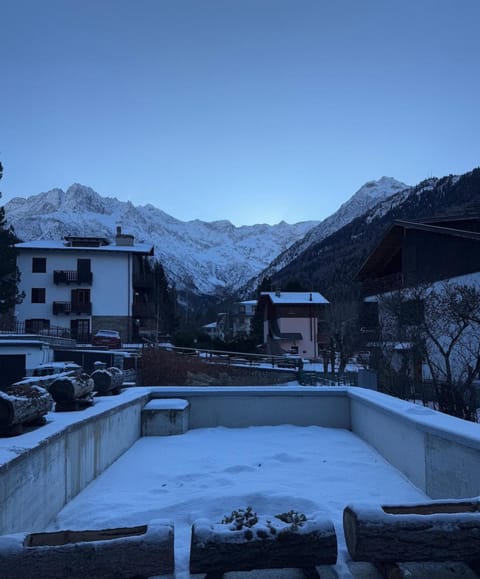 Balcony/Terrace, Mountain view