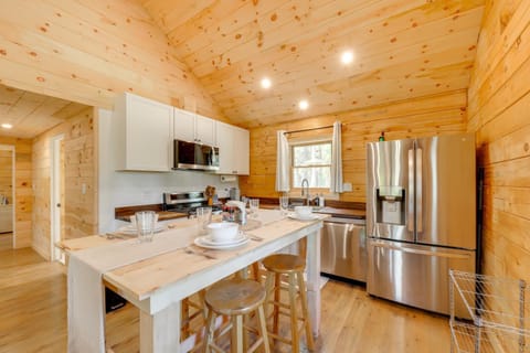 Secluded Mtn-View Cabin 16 Mi to Swan Lake! Cabin in Idaho