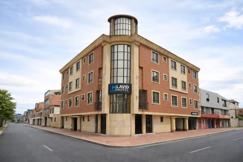 Property building, Facade/entrance, Location, acessibility