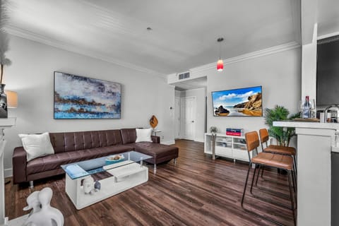 Heart of La, Walk to everything!! Apartment in Westwood