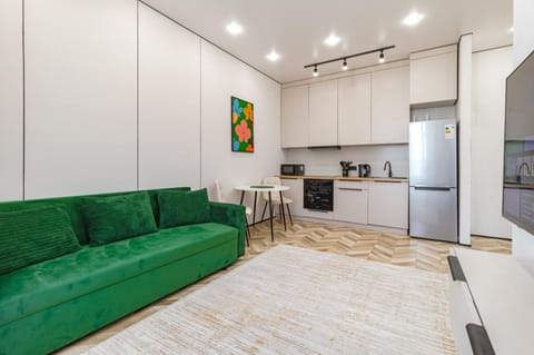 Kitchen or kitchenette, Living room, Seating area, Dining area, oven, stove