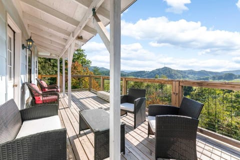 Hilltop Farmhouse - Hot Tub Views & Fire Pit House in Sevier County