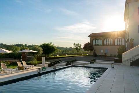Property building, Garden, Garden view, Pool view, Swimming pool