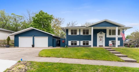 30 Day Rental in the Central Location of Grand Haven House in Grand Haven