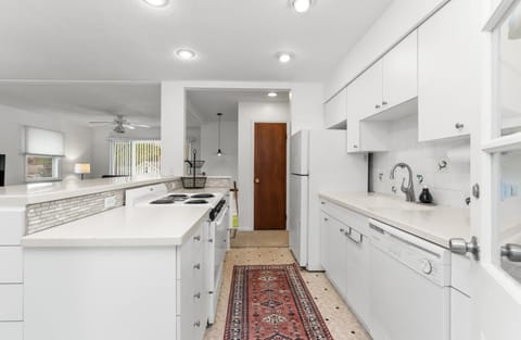 30 Day Rental in the Central Location of Grand Haven House in Grand Haven