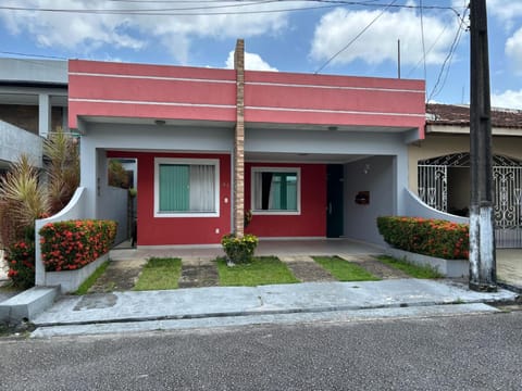 Facade/entrance, Day, Garden, Street view