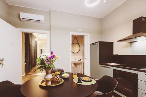 Kitchen or kitchenette, Dining area, oven, pet friendly, stove, air conditioner