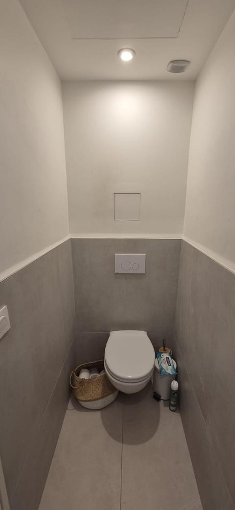 chambre privé chez l'habitant avec salle de bain privative Vacation rental in Nice