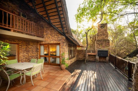 Property building, Patio, Dining area