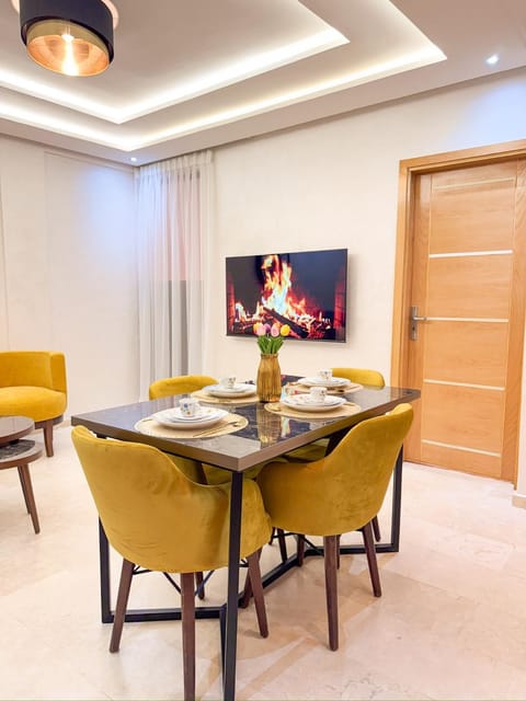 Communal lounge/ TV room, Living room, Lounge or bar, Seating area, Dining area