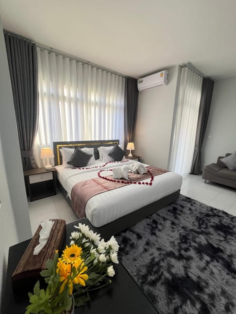 Bed, Photo of the whole room, Bedroom, air conditioner