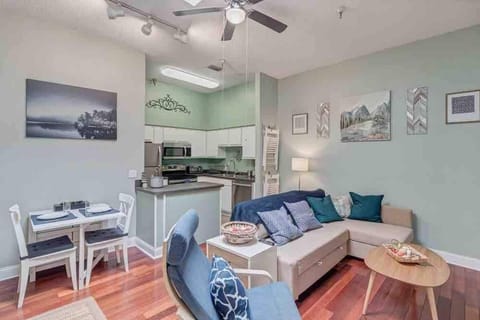 Stylish 2 BR apartment - perfect for relaxing Apartment in Jacksonville
