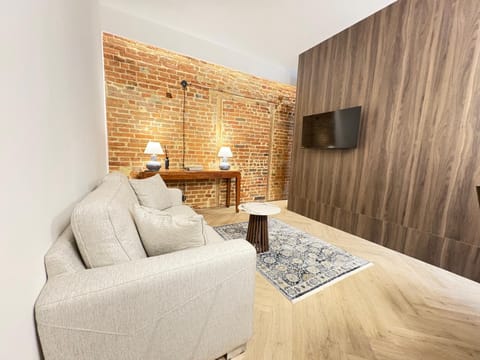 Communal lounge/ TV room, TV and multimedia, Living room, Seating area, Evening entertainment